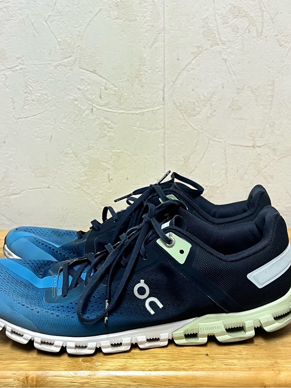 ON Running Men's Cloudflow Running Shoes Sz 9